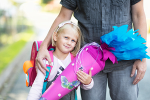 Schulkind mit Schultüte