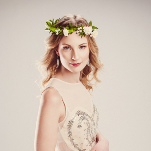 Zarter Blumenkranz zur Hochzeit