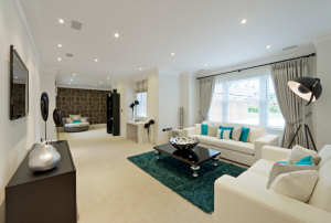 Noble Wohnungseinrichtung in Schwarz und Weiß