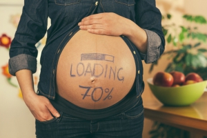 Bauch einer schwangeren Frau