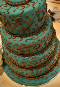 hochzeitstorte in blau