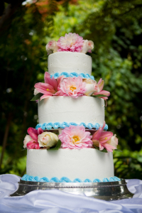 hochzeitstorte mit blumen