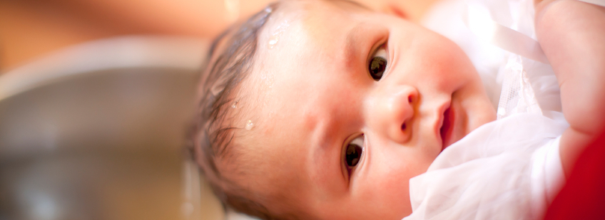 Wegbegleiter für das ganze Leben: schöne Taufgeschenke für Jungen und Mädchen